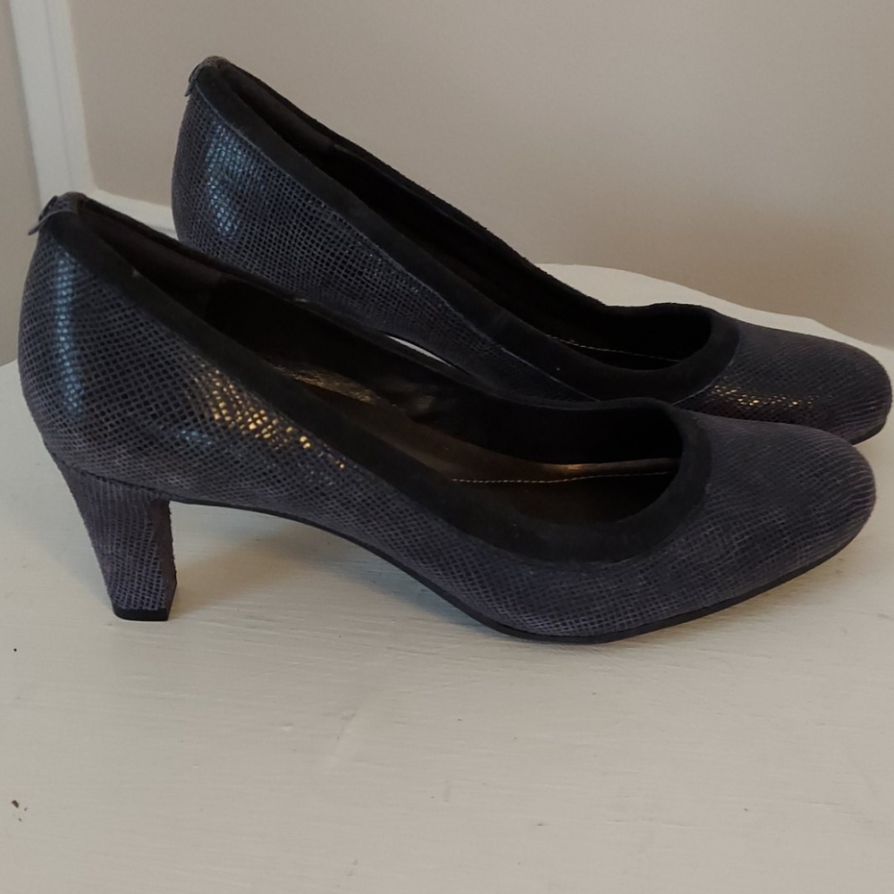 Shoes - Picture 2 of 3